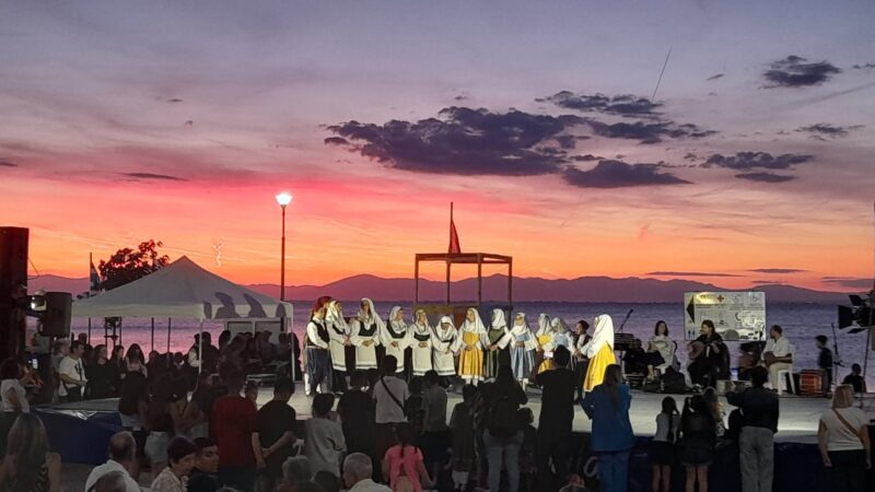 Ωραία βραδιά με παραδοσιακούς χορούς στη Περαία (ΦΩΤΟΡΕΠΟΡΤΑΖ+ΒΙΝΤΕΟ)