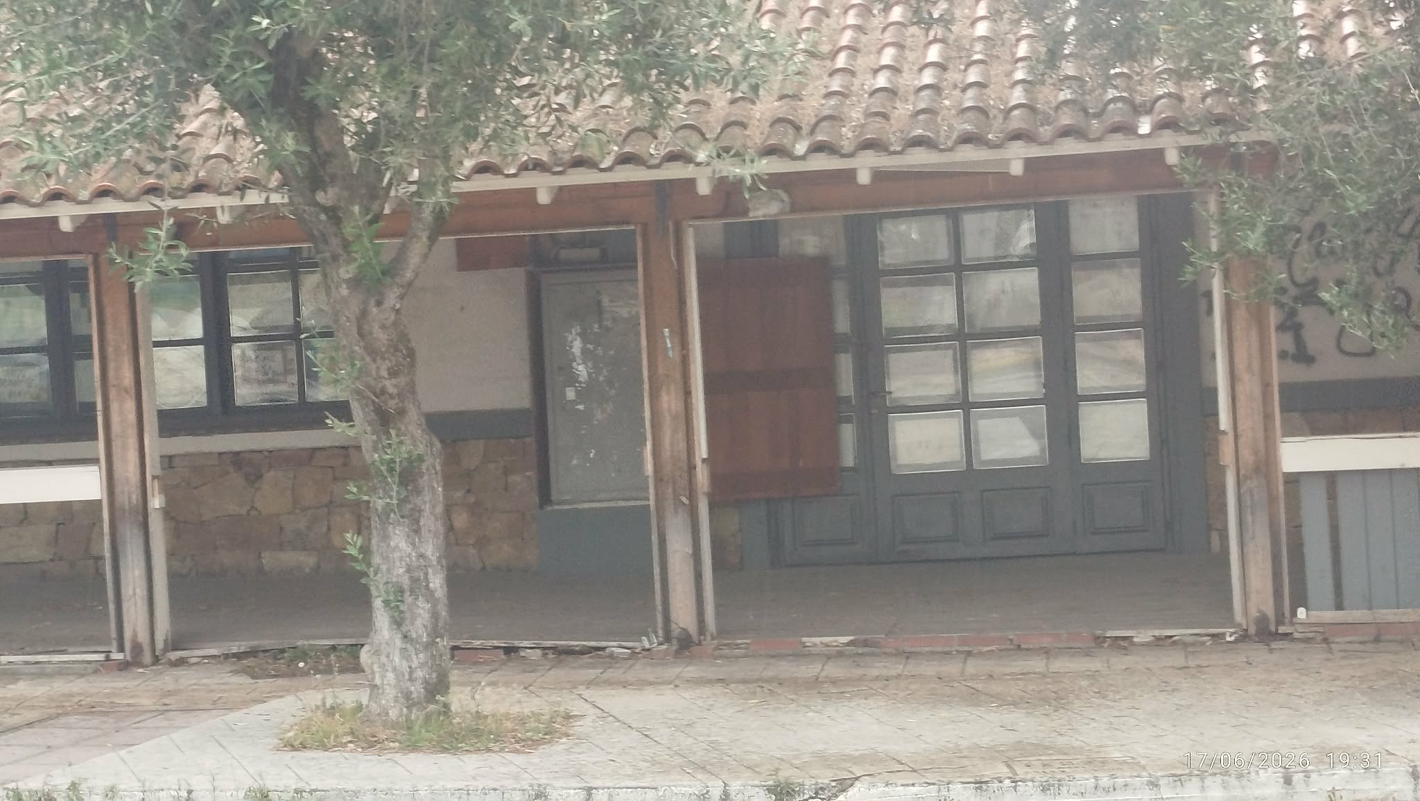 Μέγιστη ντροπή: Στέκι Ρομά και παραβατικότητας ο Παλιός Καφενές