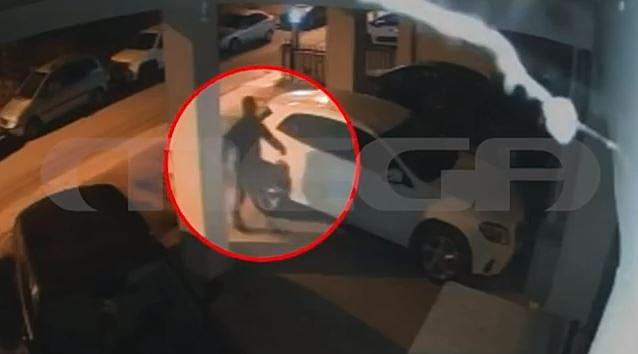 ΝΤΟΚΟΥΜΕΝΤΟ: Η στιγμή που ο δράστης αφήνει τον εκρηκτικό μηχανισμό στο σπίτι του Σάββα Αναστασιάδη (ΒΙΝΤΕΟ)
