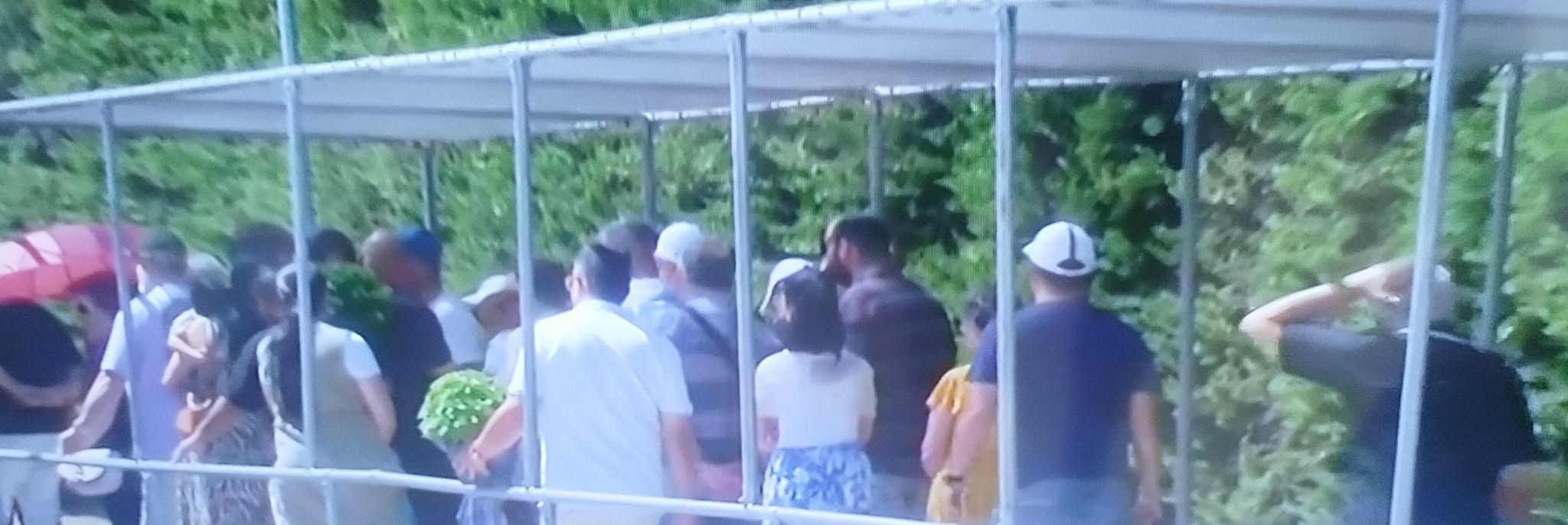 ΤΩΡΑ-ΣΟΥΡΩΤΗ: Χιλιάδες κόσμου στον τάφο του Αγίου Παϊσίου (ΦΩΤΟΡΕΠΟΡΤΑΖ)