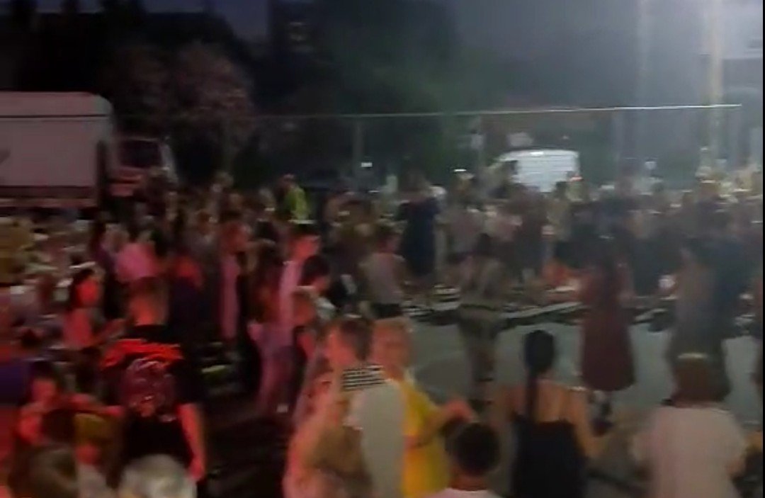 Αναψε το γλέντι με τα Μπρατίμια στα “Επιβατιανά” (ΦΩΤΟΡΕΠΟΡΤΑΖ+2 ΒΙΝΤΕΟ)