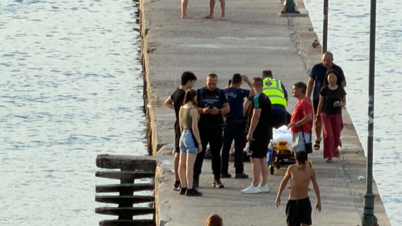 Σοβαρό ατύχημα στη Σκάλα της Περαίας-Νεαρός βούτηξε με το κεφάλι και μεταφέρθηκε στο νοσοκομείο (ΦΩΤΟΡΕΠΟΡΤΑΖ)