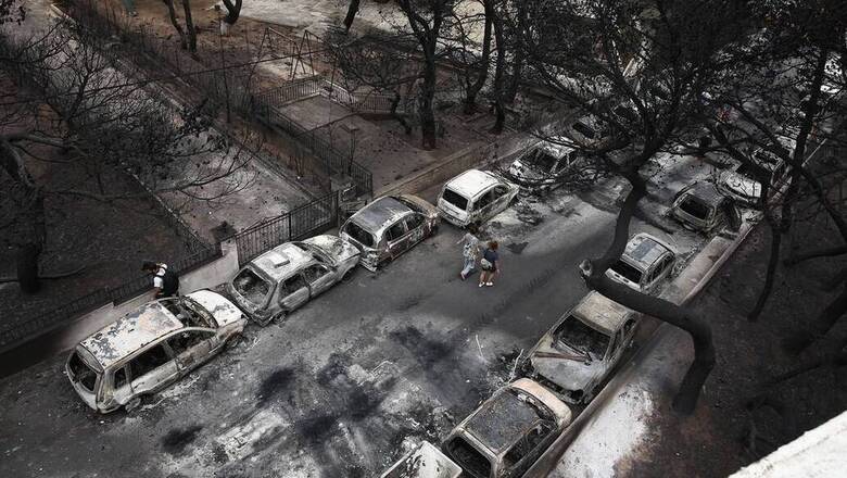 Νωπές οι μνήμες από τη φονική πυρκαγιά στο Μάτι 8 χρόνια μετά (BINTEO)
