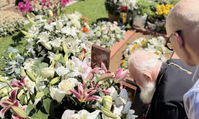 Προσκύνησε στον Αγιο Παϊσιο ο Αρχιεπίσκοπος Ιερώνυμος-Τον υποδέχθηκε ο Μητροπολίτης Κασσανδρείας Νικόδημος (BINTEO)