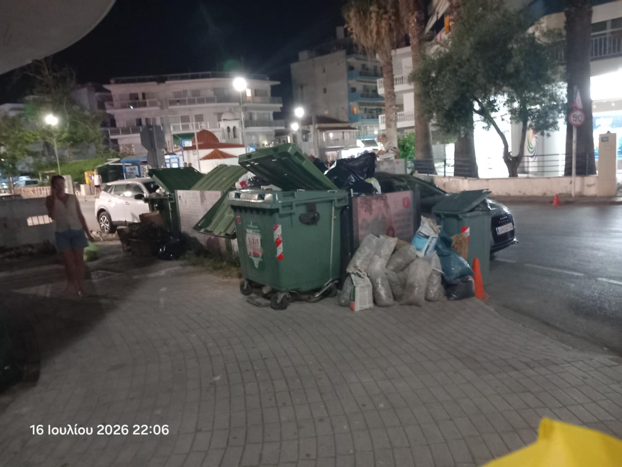 Δυσοσμία στη Περαία: Στοίβα τα σκουπίδια (ΦΩΤΟΡΕΠΟΡΤΑΖ)