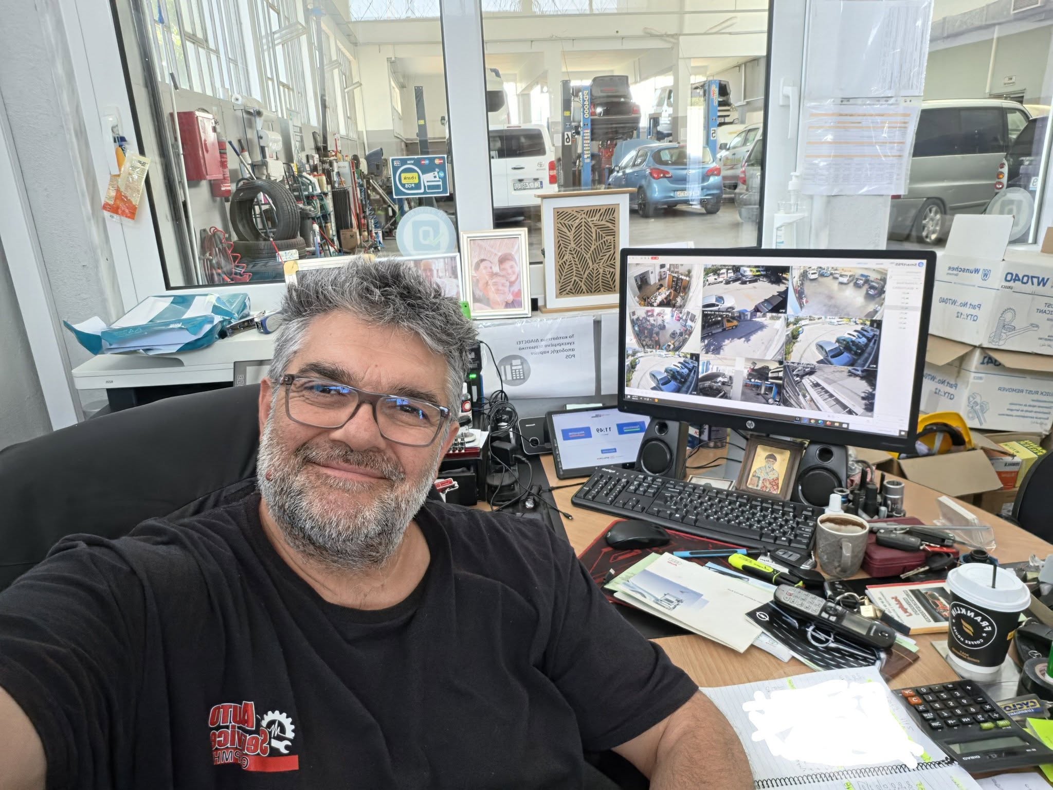 Ο Σάκης Κουτσουράς “πάτησε” τα 60 και συγκινεί…