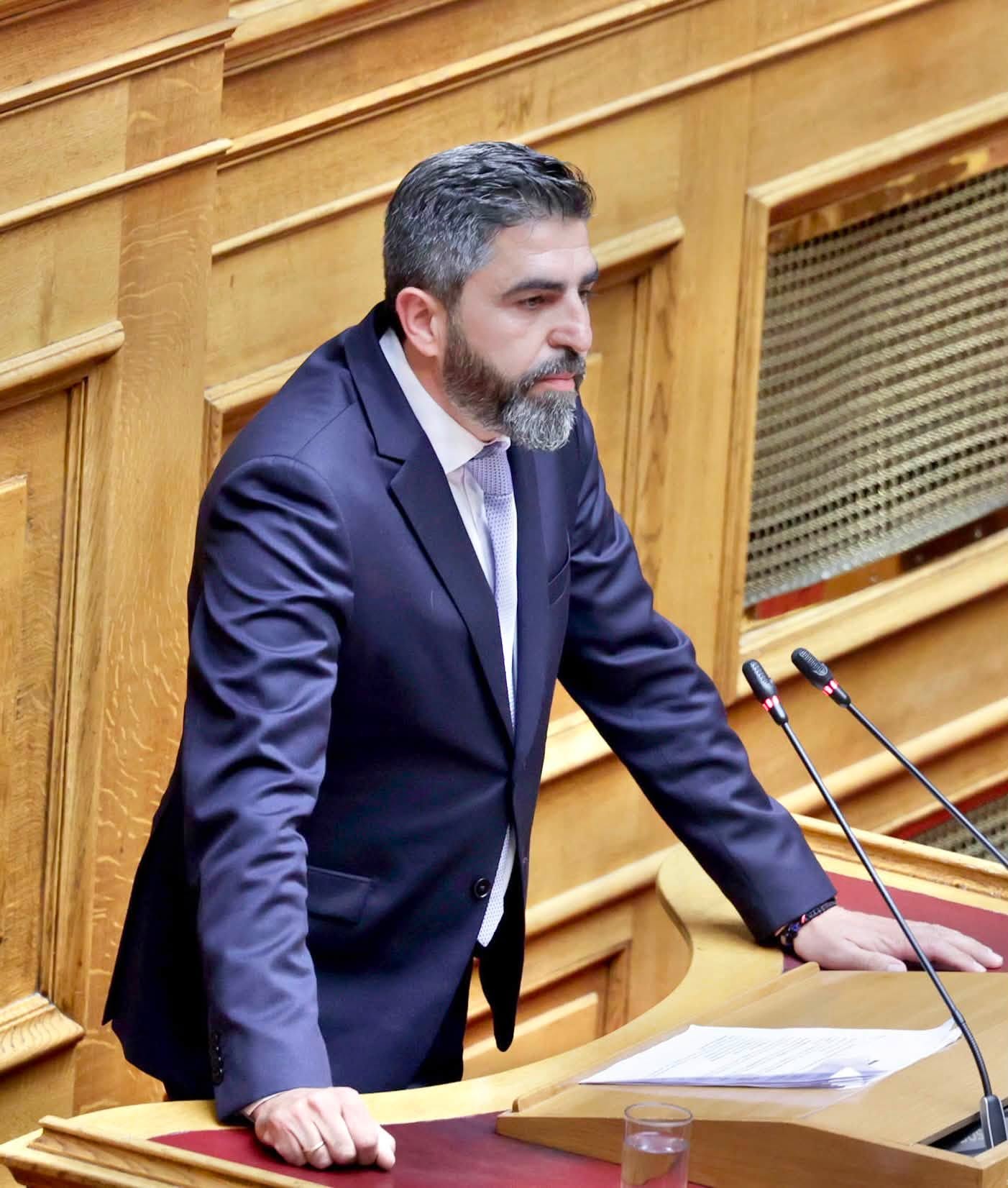Μειωμένη στρατιωτική θητεία για τους ορφανούς και από τους δύο γονείς προτείνει ο Φάνης Παπάς