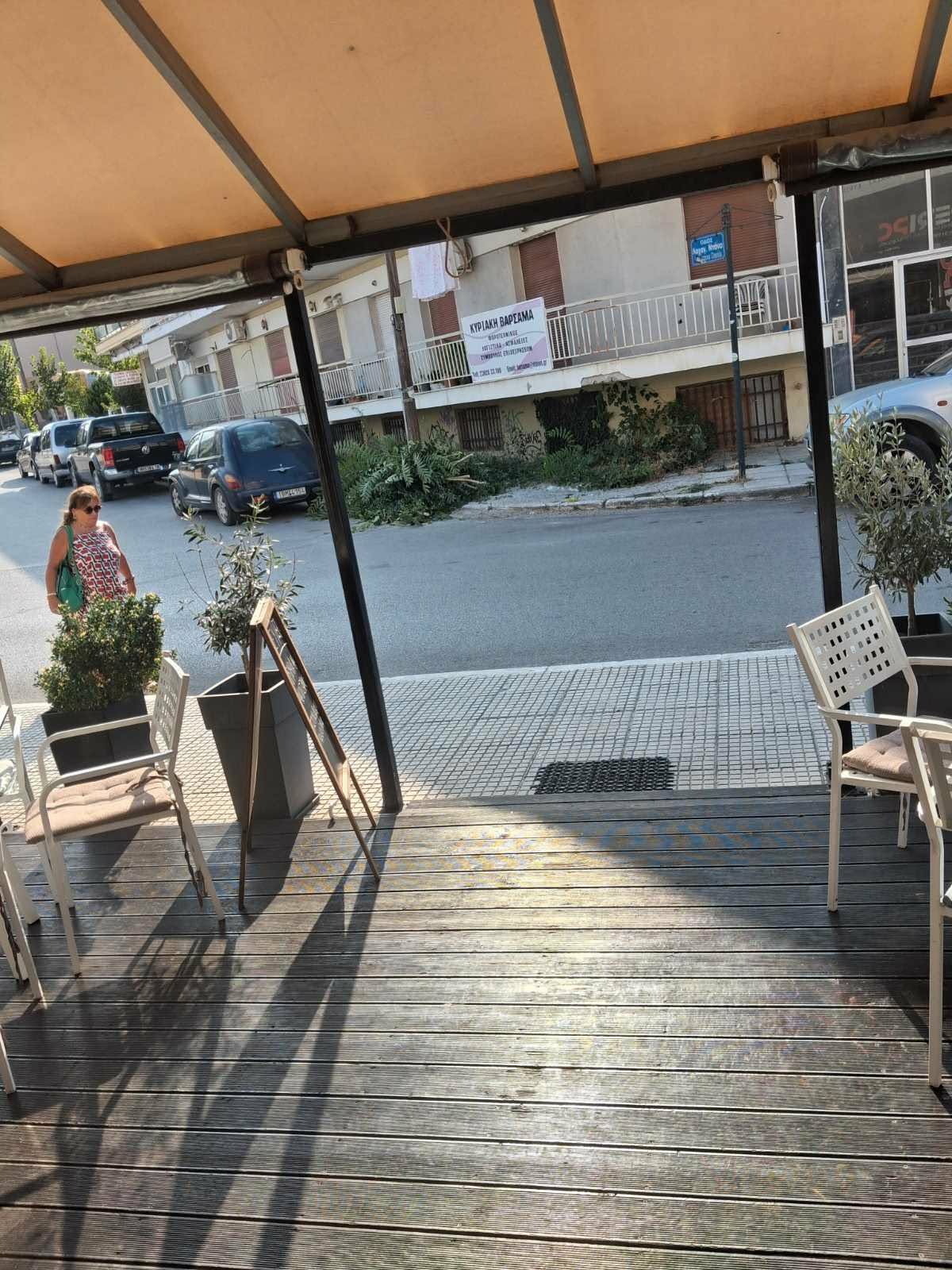 Γιατί πρέπει να επεμβαίνει το BestCity για να γίνεται μια δουλειά;