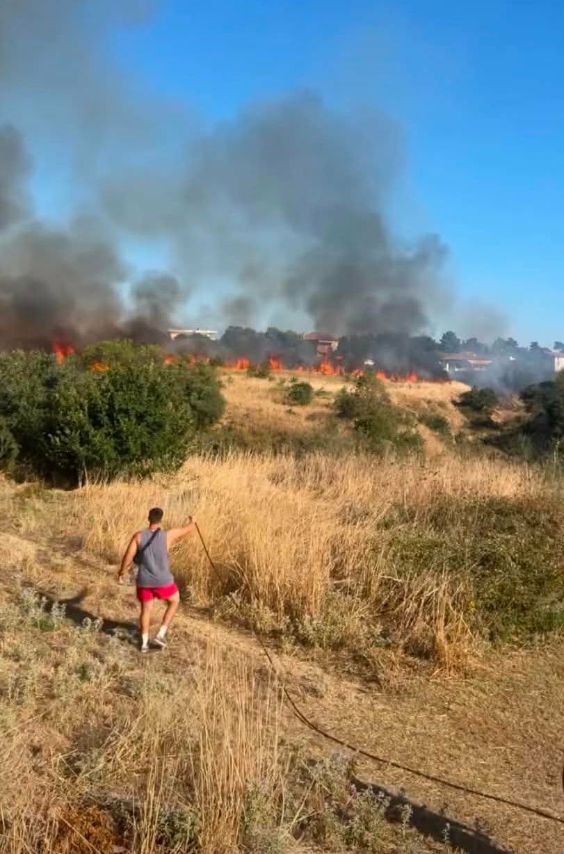 ΤΩΡΑ: Φωτιά στη Μηχανιώνα