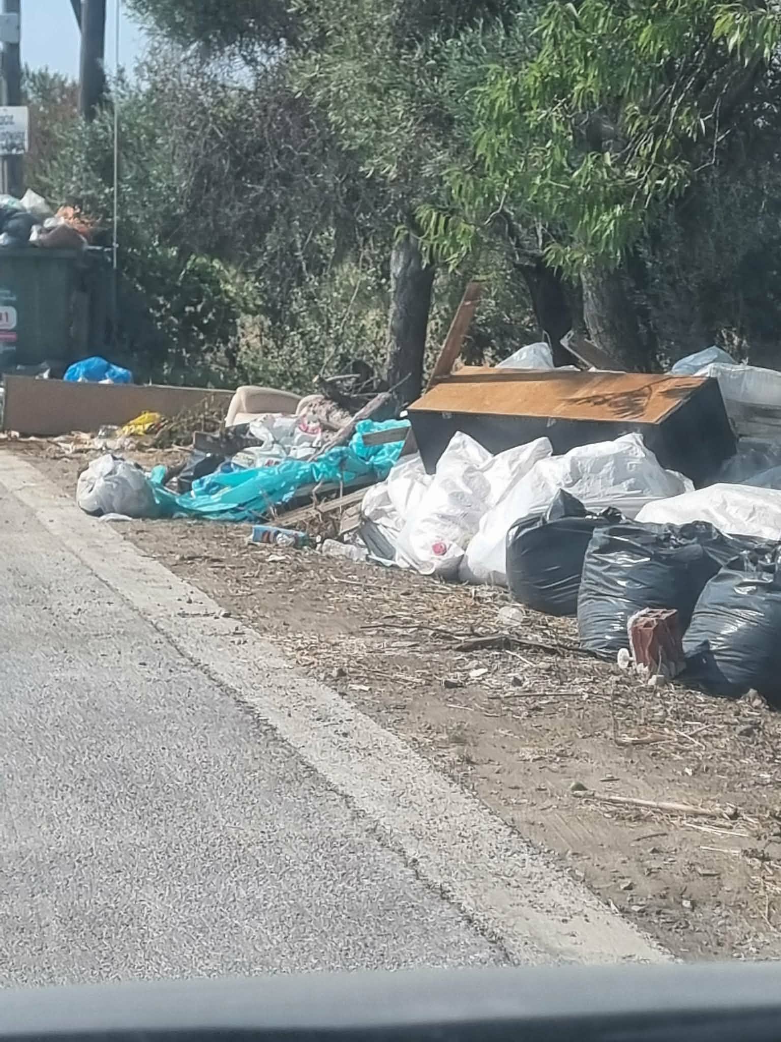 Αγανάκτηση κατοίκων στην Επανομή: “Καλά δεν ντρέπεστε;”-Απελπιστικές εικόνες (ΦΩΤΟΡΕΠΟΡΤΑΖ)