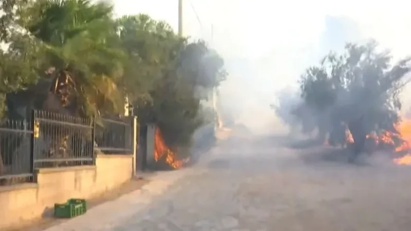 Απελπισία! Καίγονται σπίτια στην Αττική
