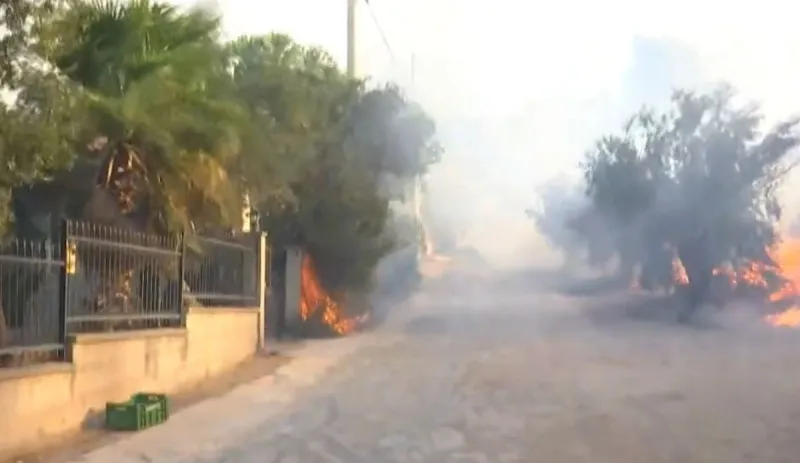 Απελπισία! Καίγονται σπίτια στην Αττική