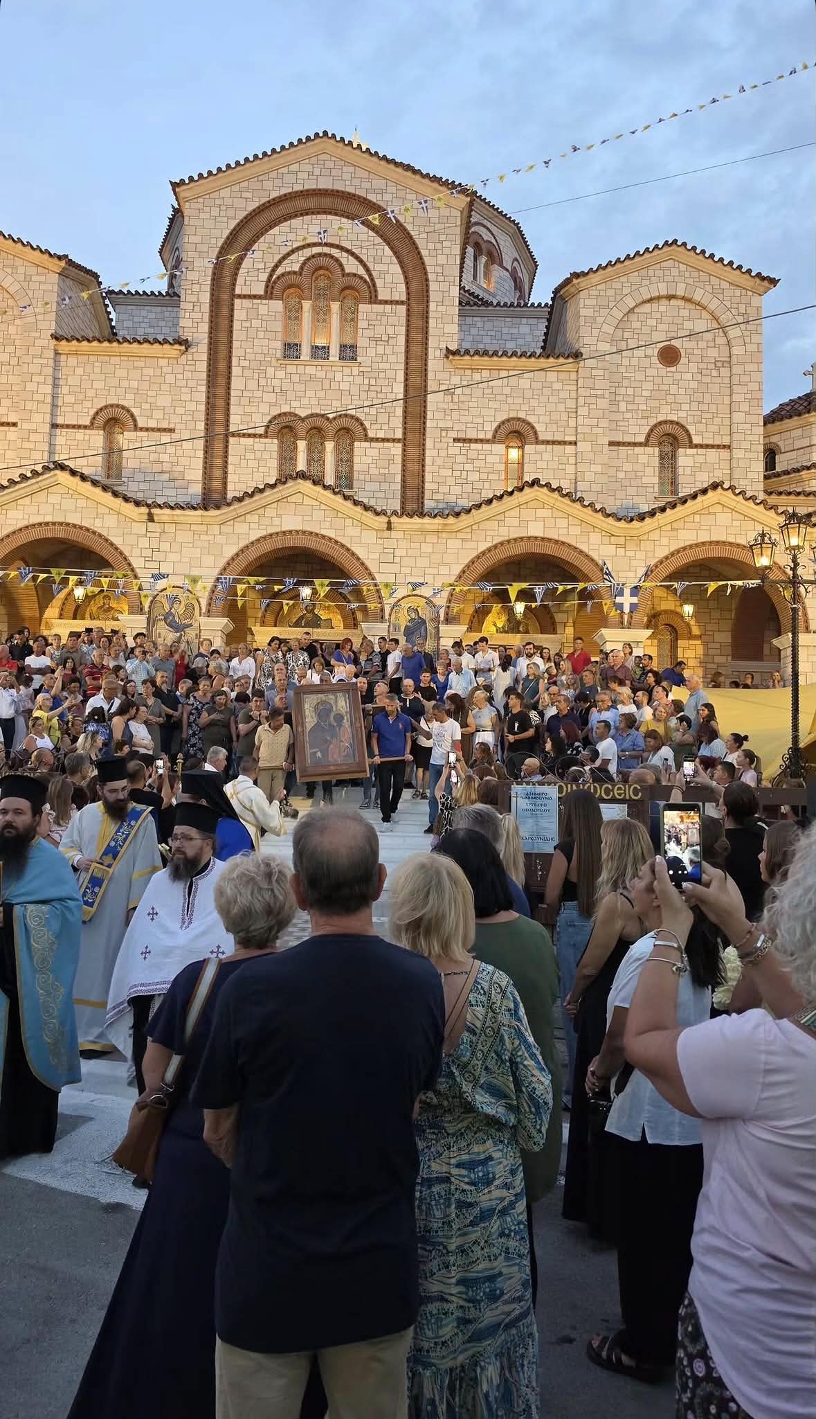 Δείτε κόσμο στη Μηχανιώνα για την Παναγιά (ΒΙΝΤΕΟ)