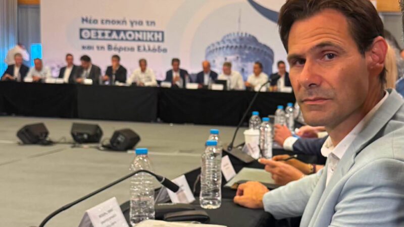 Μεγαλεία! Ο Τζέκος κυνηγά τον φακό στη συνάντηση με τον Πρωθυπουργό!