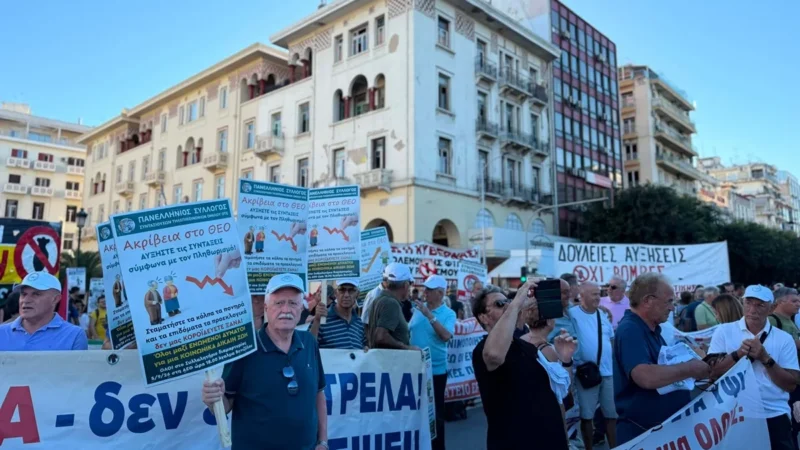 ΤΩΡΑ: Σε εξέλιξη οι διαδηλώσεις στη ΔΕΘ-Κλειστό το κέντρο της Θεσσαλονίκης-Εγιναν 12 προσαγωγές