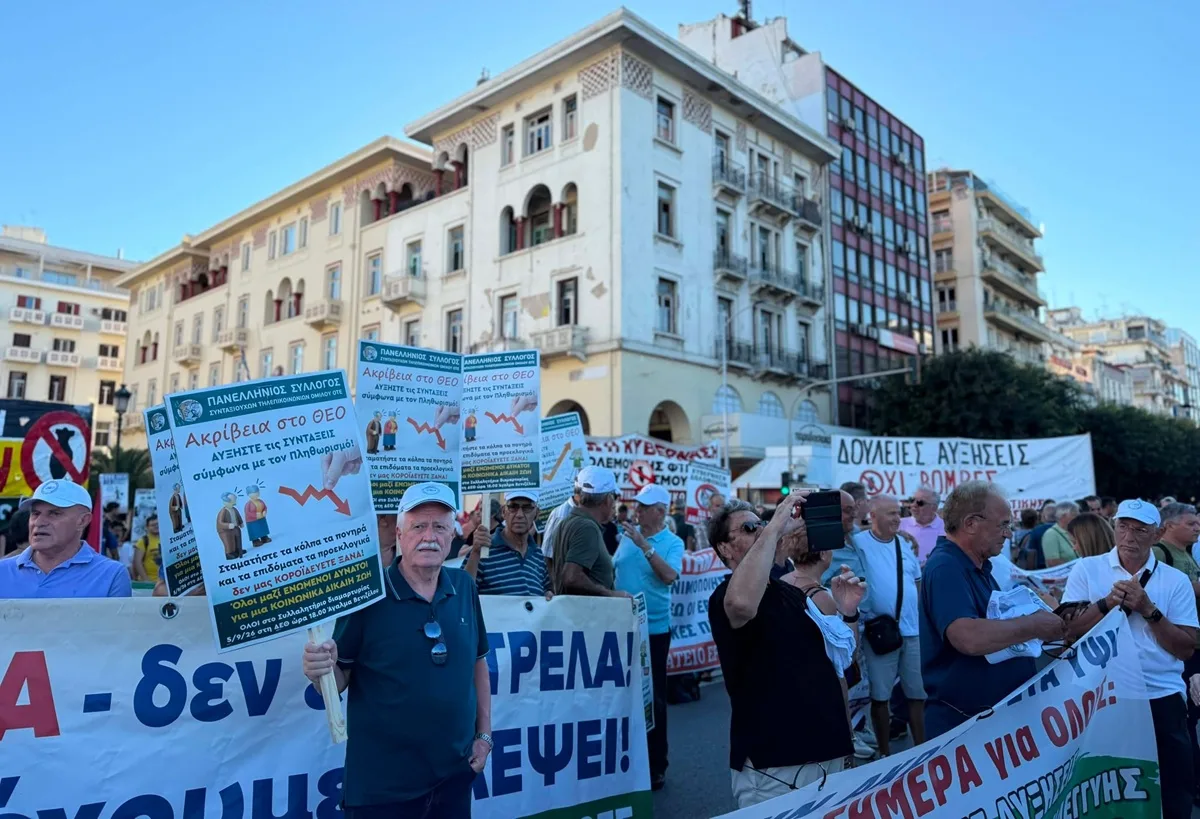 ΤΩΡΑ: Σε εξέλιξη οι διαδηλώσεις στη ΔΕΘ-Κλειστό το κέντρο της Θεσσαλονίκης-Εγιναν 12 προσαγωγές
