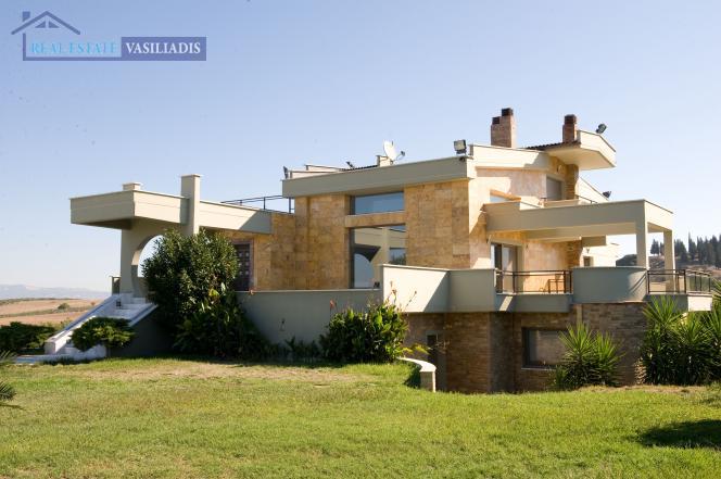 ΝΕΑ ΤΙΜΗ: Εντυπωσιακή επιπλωμένη μονοκατοικία στη Περαία