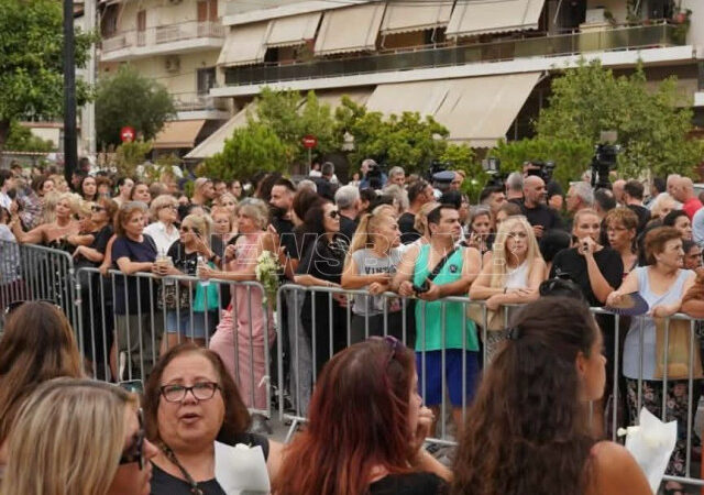 ΤΩΡΑ: Λαϊκή αγρυπνία για τον Γιώργο Μαζωνάκη (ΒΙΝΤΕΟ)