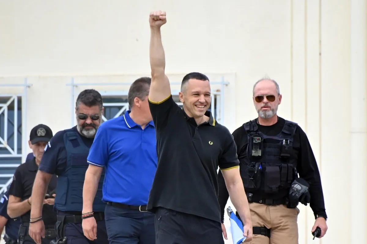 Αποφυλακίστηκε ο Ηλίας Κασιδιάρης-“Ηλία, σ΄ αγαπάμε”, φώναζαν οι οπαδοί του! (ΒΙΝΤΕΟ)