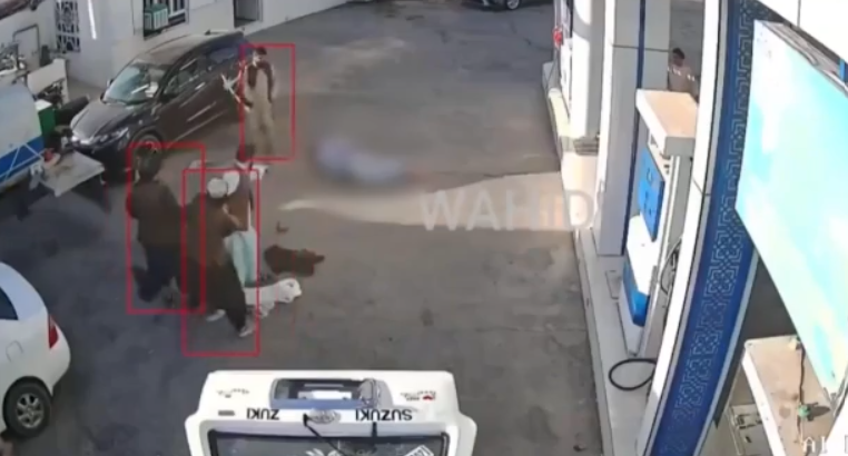 Πάνοπλοι Ταλιμπάν εκτέλεσαν εν ψυχρώ άνδρα-Καταδίκη παρουσιάστριας σε θάνατο στην Αίγυπτο (ΒΙΝΤΕΟ)