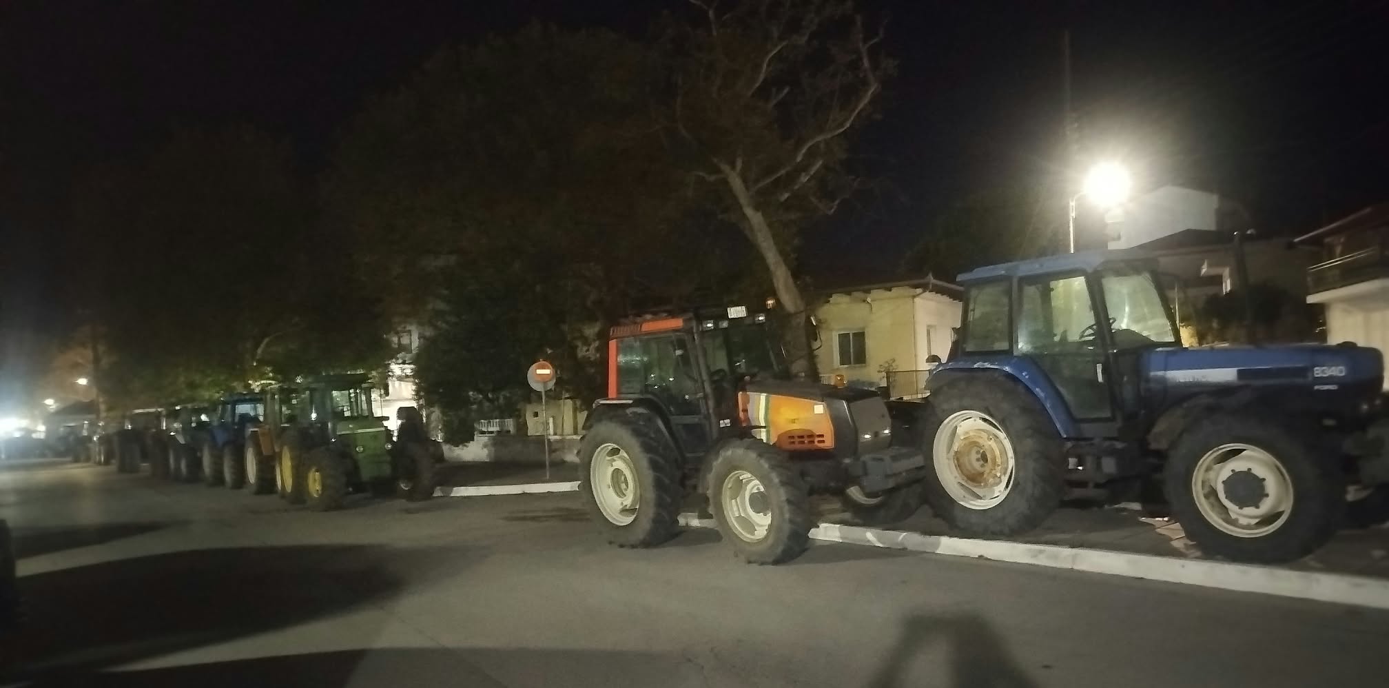 Νύχτα με τα τρακτέρ στην Επανομή