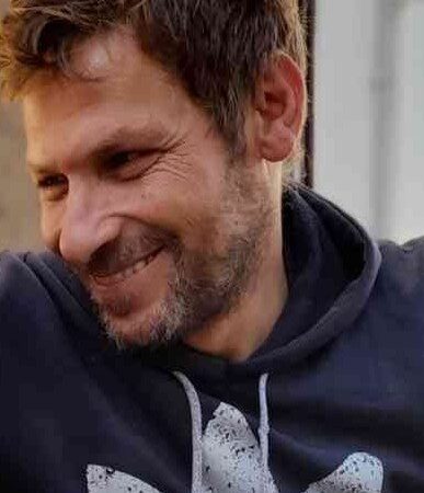 Αϊντε σύντροφε Στράτο, ξεκίνα να φτιάξεις το σχολείο. Μπορείς, αφού…