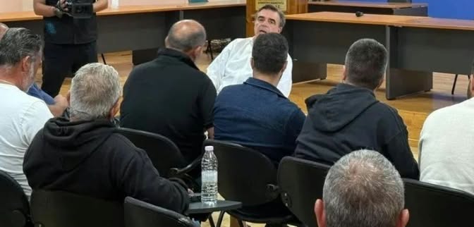 Αυτά δίνει η Κυβέρνηση στους αλιείς-Τι ειπώθηκε στη συνάντηση με Σχοινά