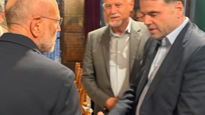 Θερμή χειραψία Βαρτζόπουλου-Σαραφίδη