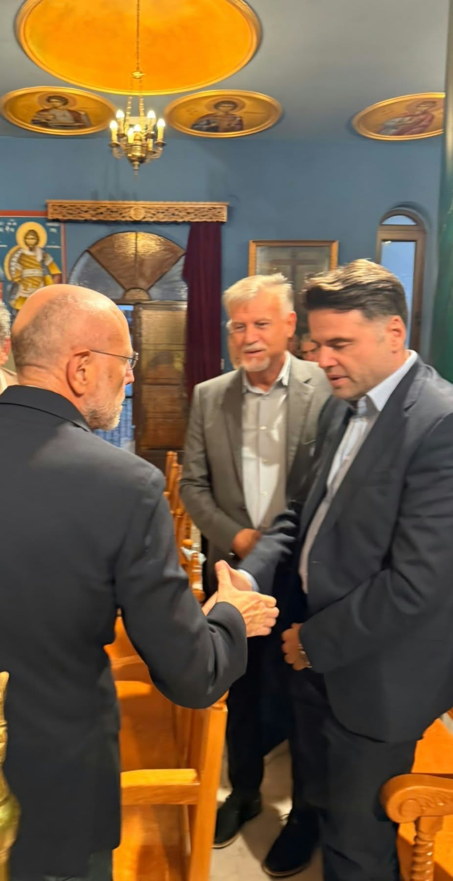 Θερμή χειραψία Βαρτζόπουλου-Σαραφίδη