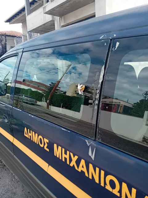 Υπάρχει Δήμος Θερμαϊκού; “Βοήθεια στο Σπίτι” με οχήματα υπό διάλυση, χωρίς βασικούς κανόνες ασφαλείας (ΦΩΤΟΡΕΠΟΡΤΑΖ)