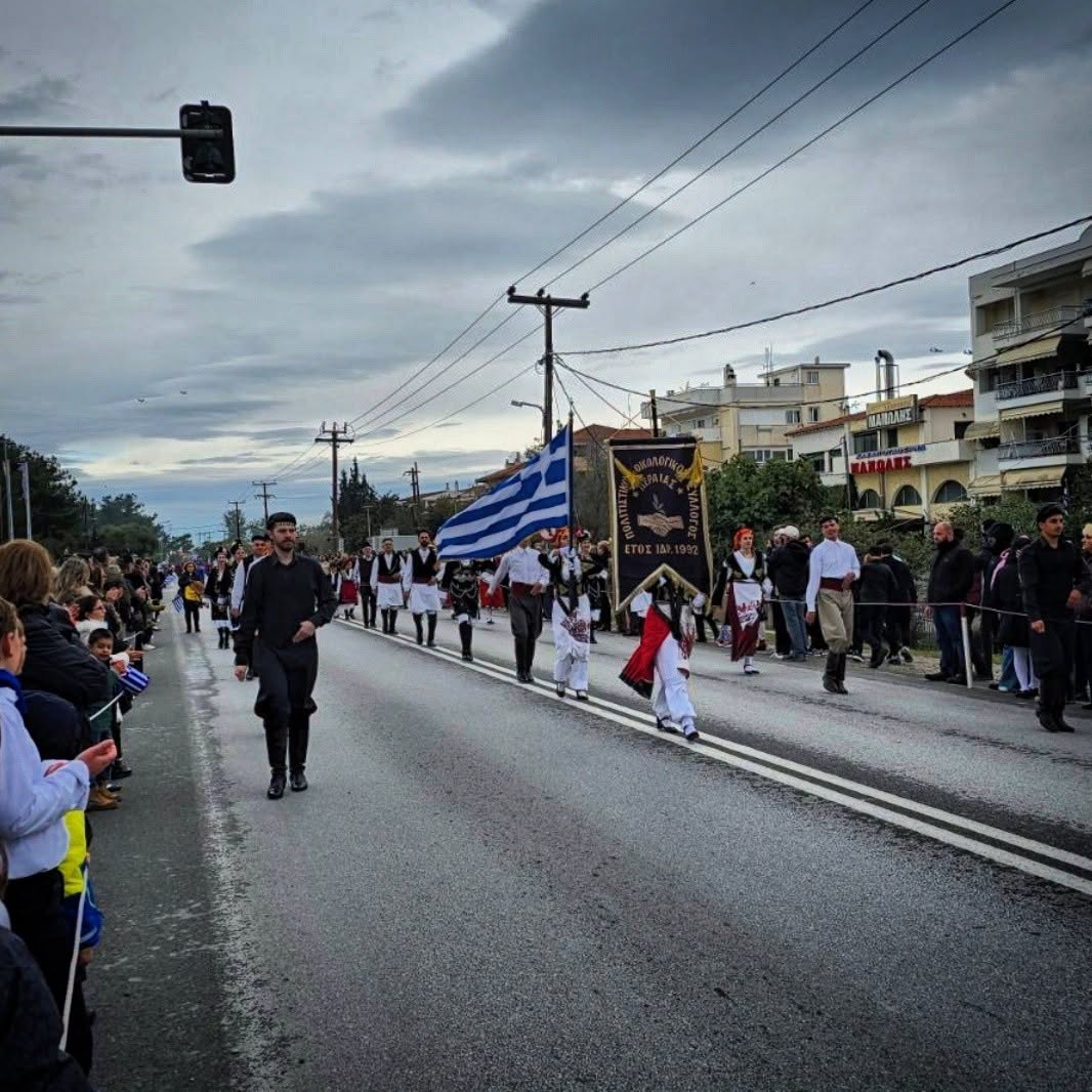 Με μεγαλοπρέπεια η παρέλαση στη Περαία (ΦΩΤΟΡΕΠΟΡΤΑΖ+2 ΒΙΝΤΕΟ)