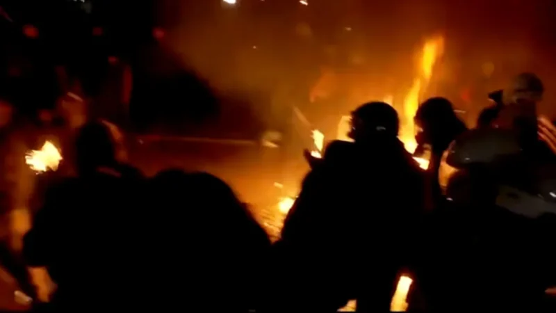 Συνεχίζεται το χάος στην Αλβανία: Εσπασαν τα γραφεία του Ράμα