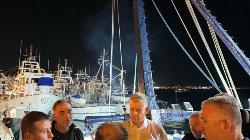 Νύχτα κοντά στους αλιείς ο Γιουτίκας (ΦΩΤΟΡΕΠΟΡΤΑΖ)